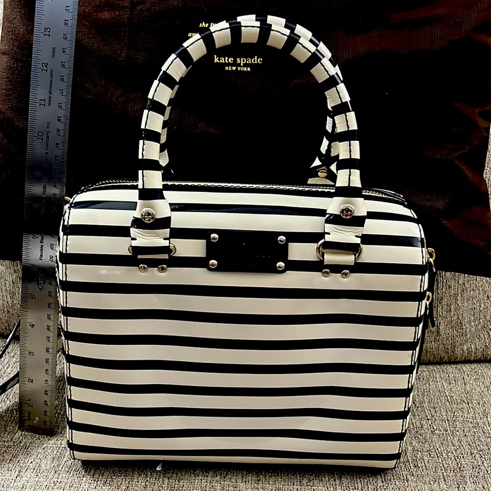 New with tags Kate Spade black and cream striped top handle/shoulder bag